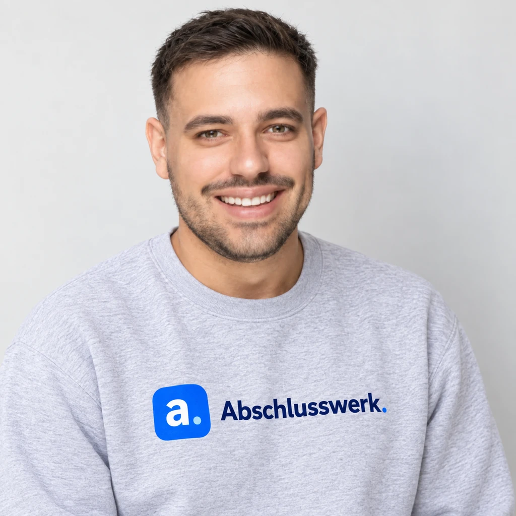 KI-bearbeitetes Porträt von Karim Rabah im Abschlusswerk-Pullover